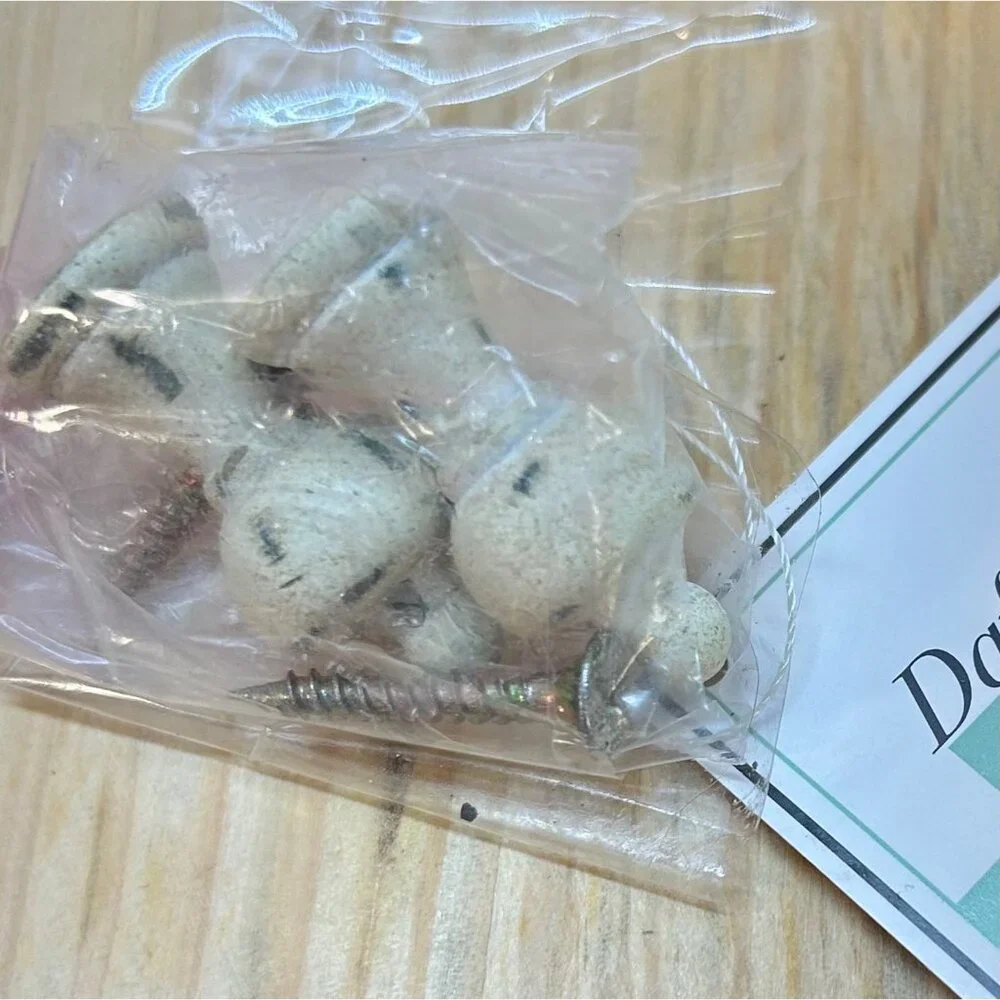 Handcrafted Wood Checkerboard with 2 Pegs Judy Phipps Easter Rabbit Wall Hanging - Picture 10 of 11